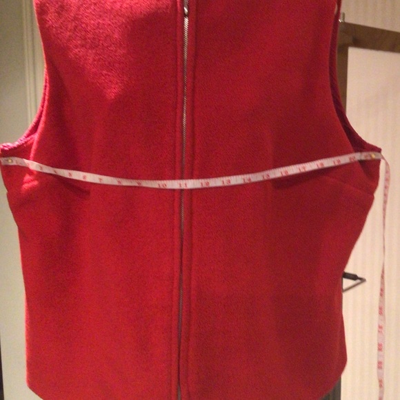 Vintage Ladies lined red zipper sleeveless vest Preloved - Picture 3 of 4
